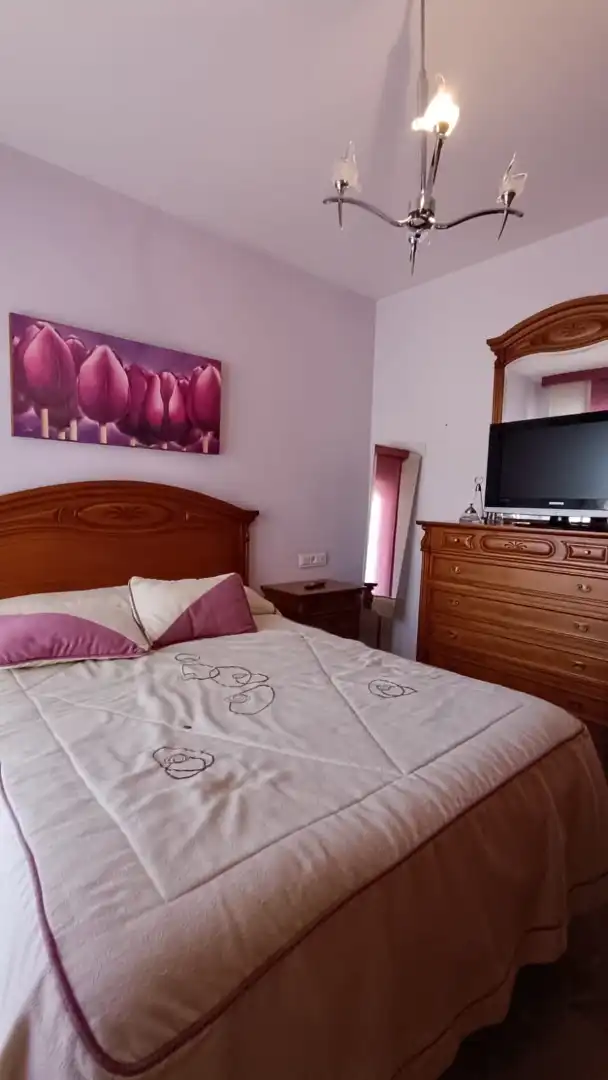 Habitación de Casa adosada de alquiler en La Zubia con Amueblado, Horno y Lavadora