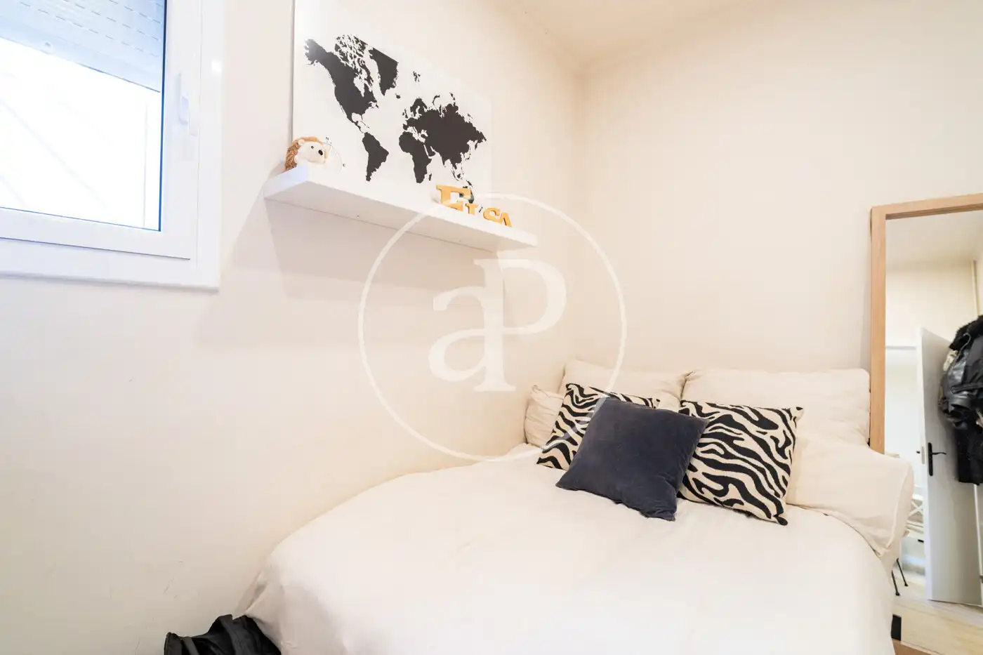 Schlafzimmer von Wohnung zum Verkauf in Barcelona mit Klimaanlage, Heizung und Terrasse