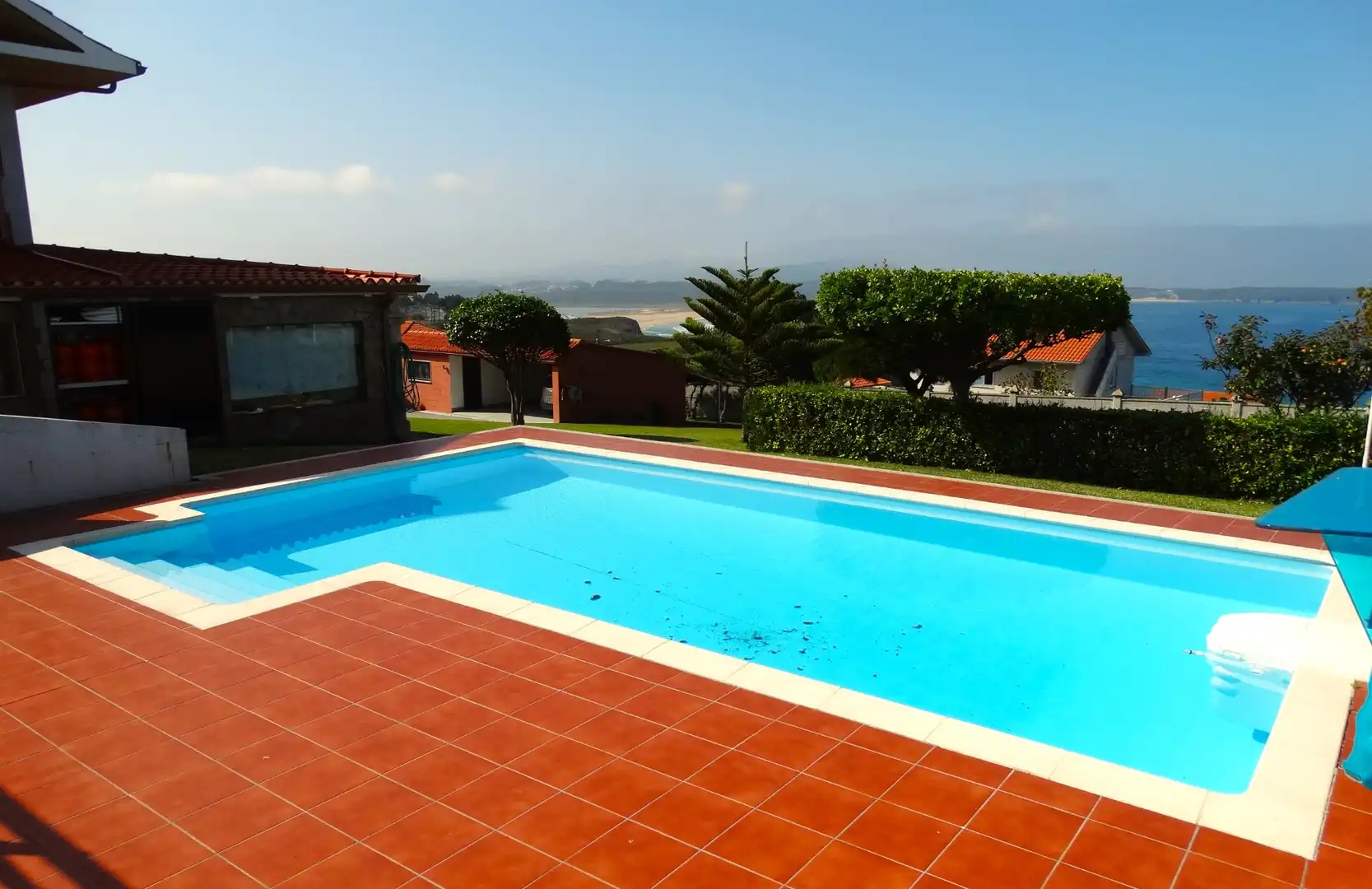 Piscina de Casa o xalet en venda en Valdoviño amb Calefacció, Jardí privat i Parquet