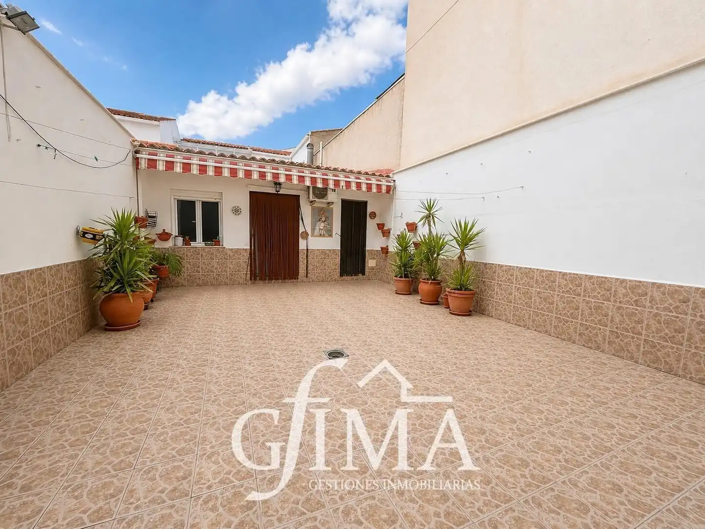 Vista exterior de Casa o chalet en venta en Tomelloso con Calefacción, Jardín privado y Terraza