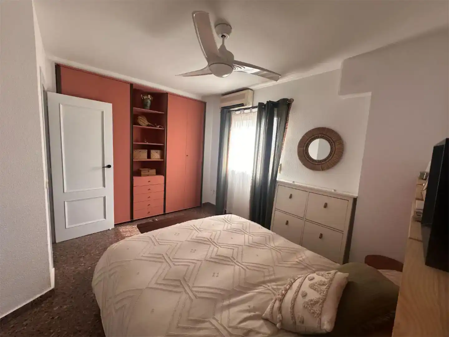Habitación de Ático en venta en Paterna con Aire acondicionado
