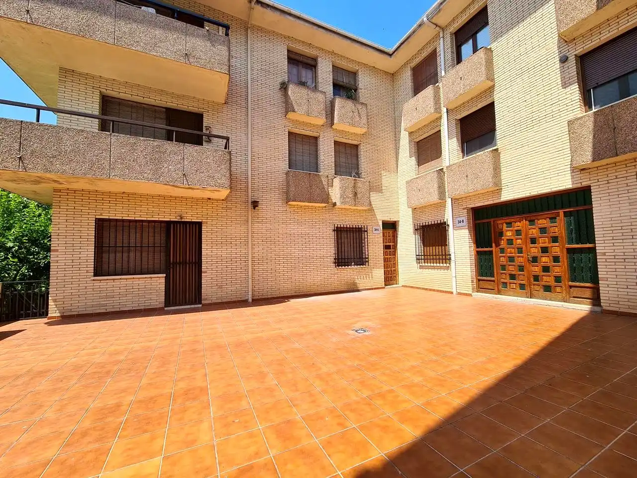 Vista exterior de Piso en venta en La Adrada  con Aire acondicionado, Terraza y Amueblado