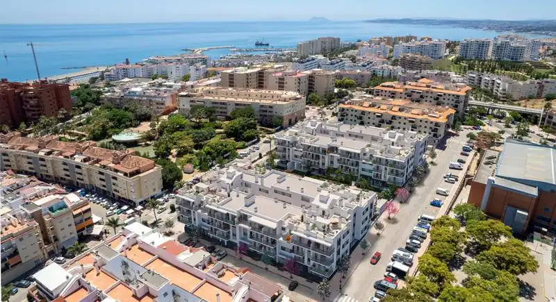 Vista exterior de Apartamento en venta en Estepona con Aire acondicionado, Terraza y Piscina