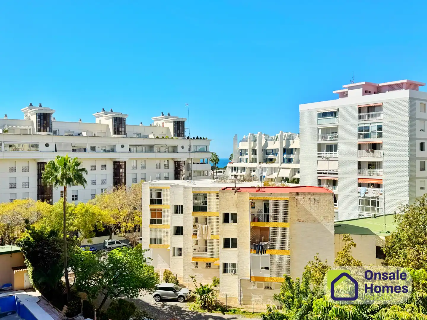 Außenansicht von Wohnung zum Verkauf in Marbella mit Terrasse, Balkon und Gemeinschaftspool