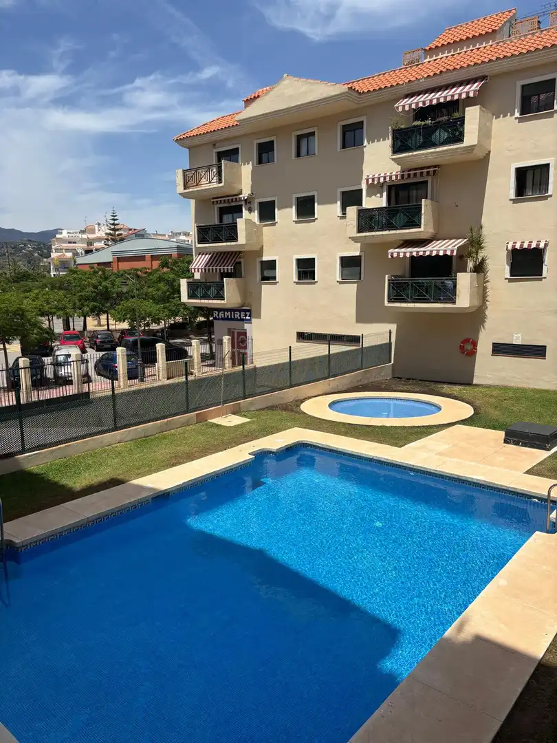 Piscina de Apartament de lloguer en Estepona amb Aire condicionat, Calefacció i Terrassa