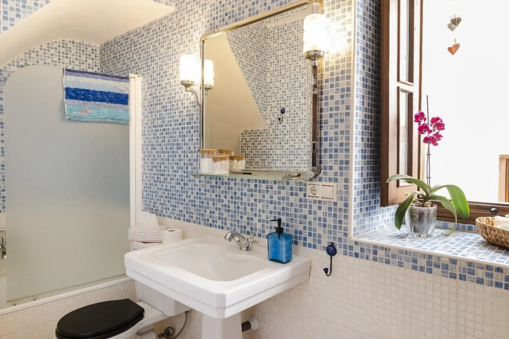 Bathroom of Detached homes for sale in Albaicín