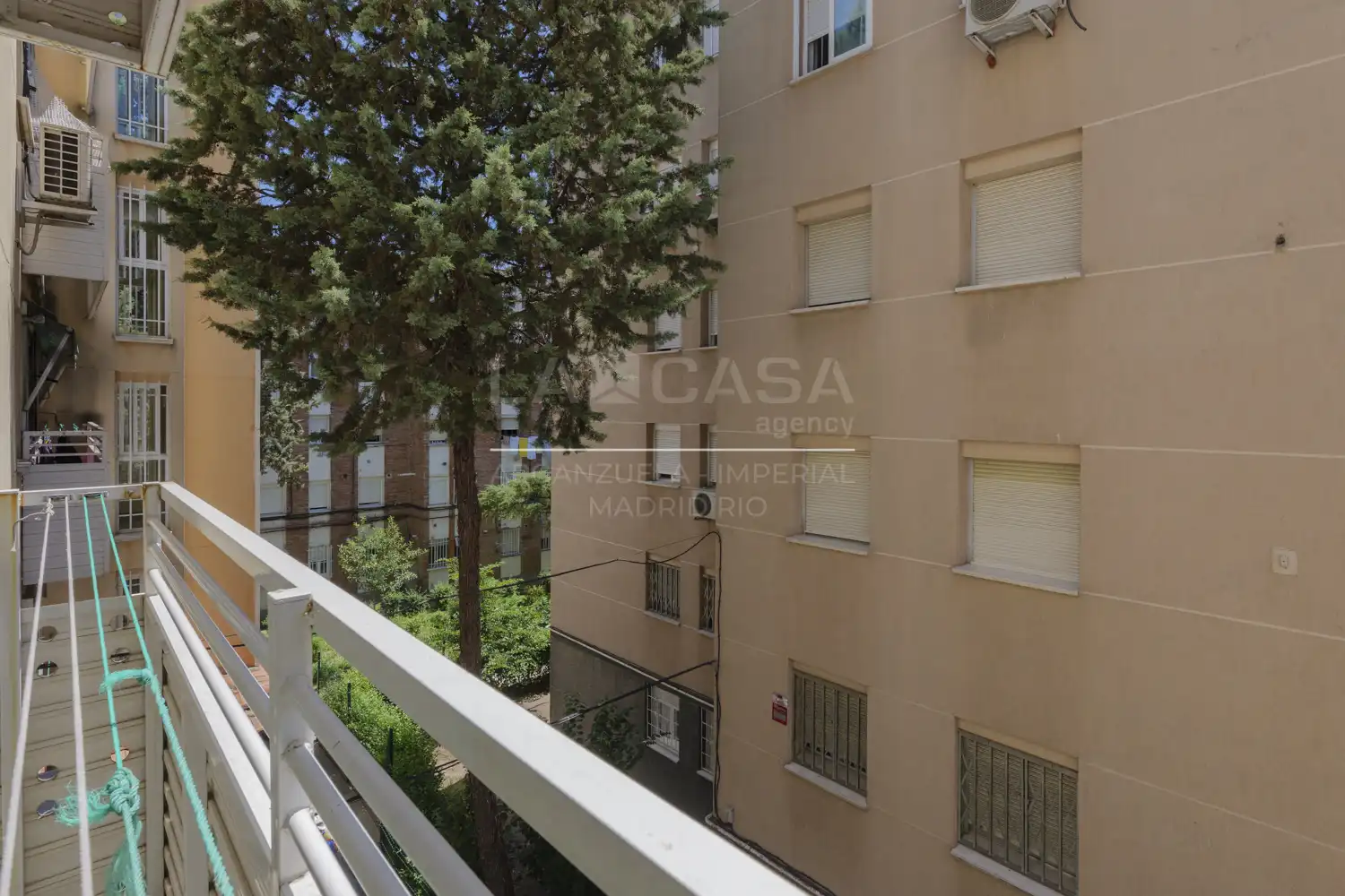 Vista exterior de Pis en venda en Madrid amb Terrassa