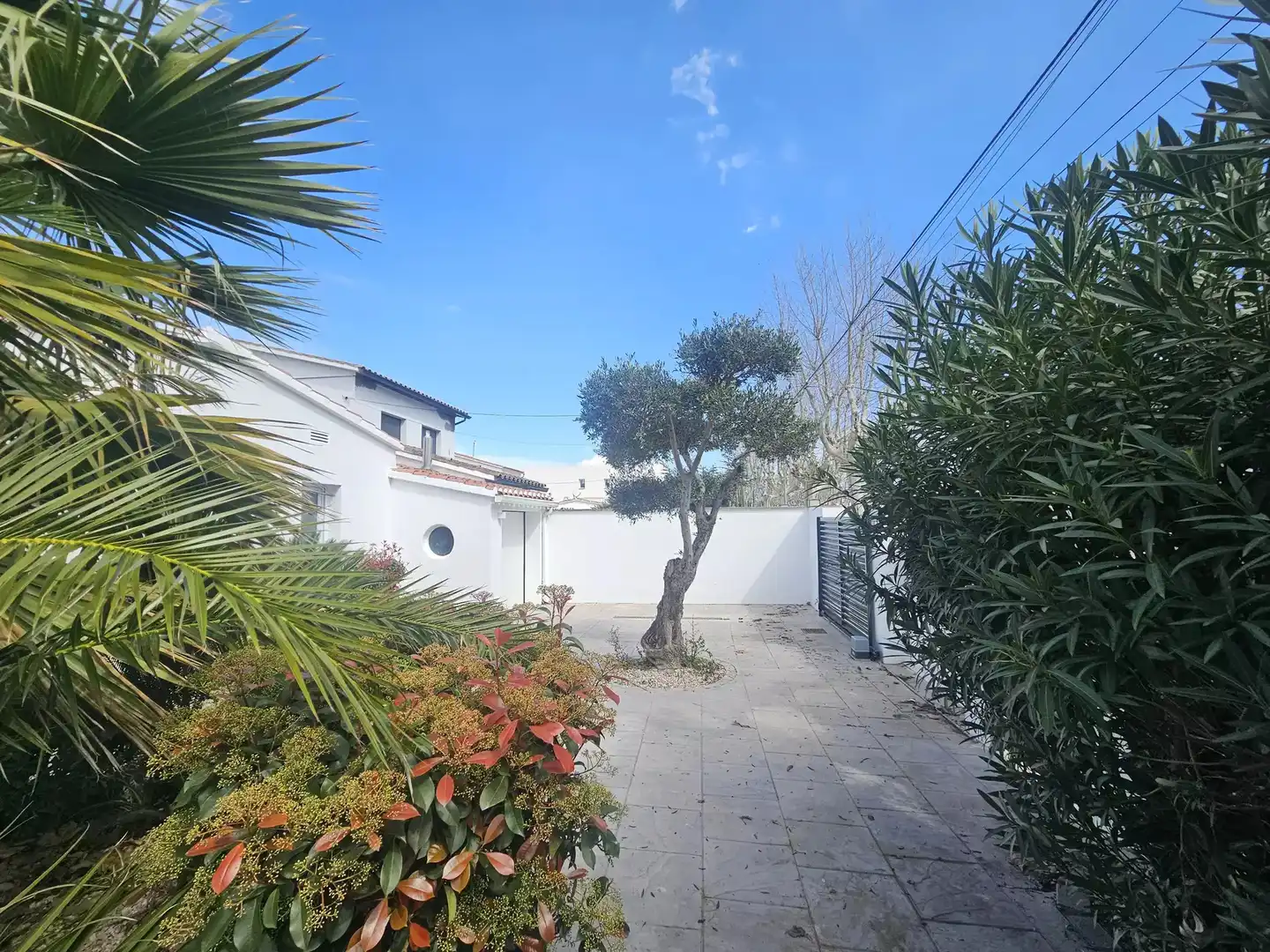 Vista exterior de Casa o xalet en venda en Empuriabrava amb Aire condicionat, Calefacció i Jardí privat