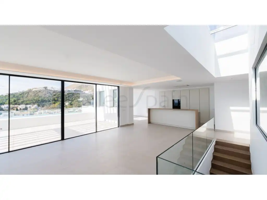 Sala d'estar de Casa o xalet en venda en Benalmádena amb Aire condicionat, Piscina i Piscina comunitària