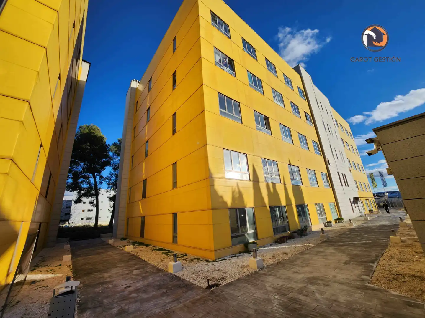 Vista exterior de Estudi en venda en Guadalajara amb Aire condicionat, Calefacció i TV