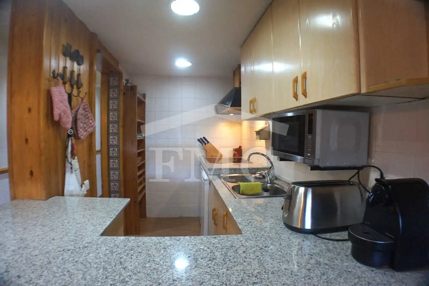 Cuina de Pis en venda en Alp amb Calefacció, Parquet i Terrassa
