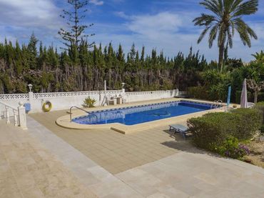 Chalet con piscina en venta en Escandinavia - Cautivador