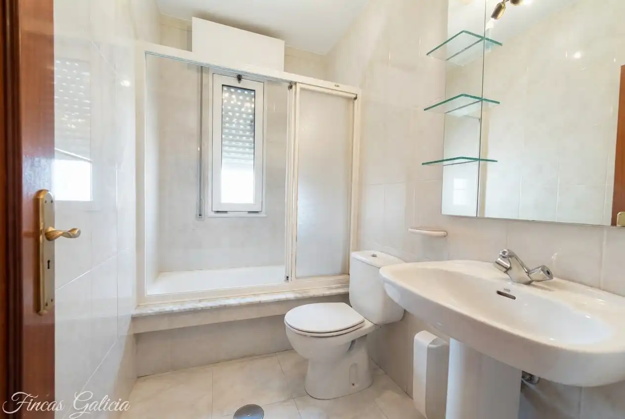 Bathroom of Flat for sale in Verín  with Heating, Terrace and Furnished