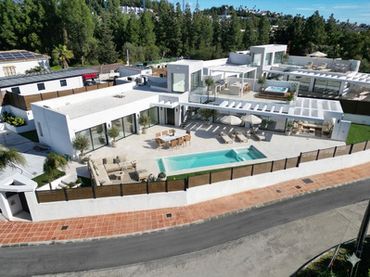 Detached house with pool for sale in El Faro de Calaburra - Chaparral