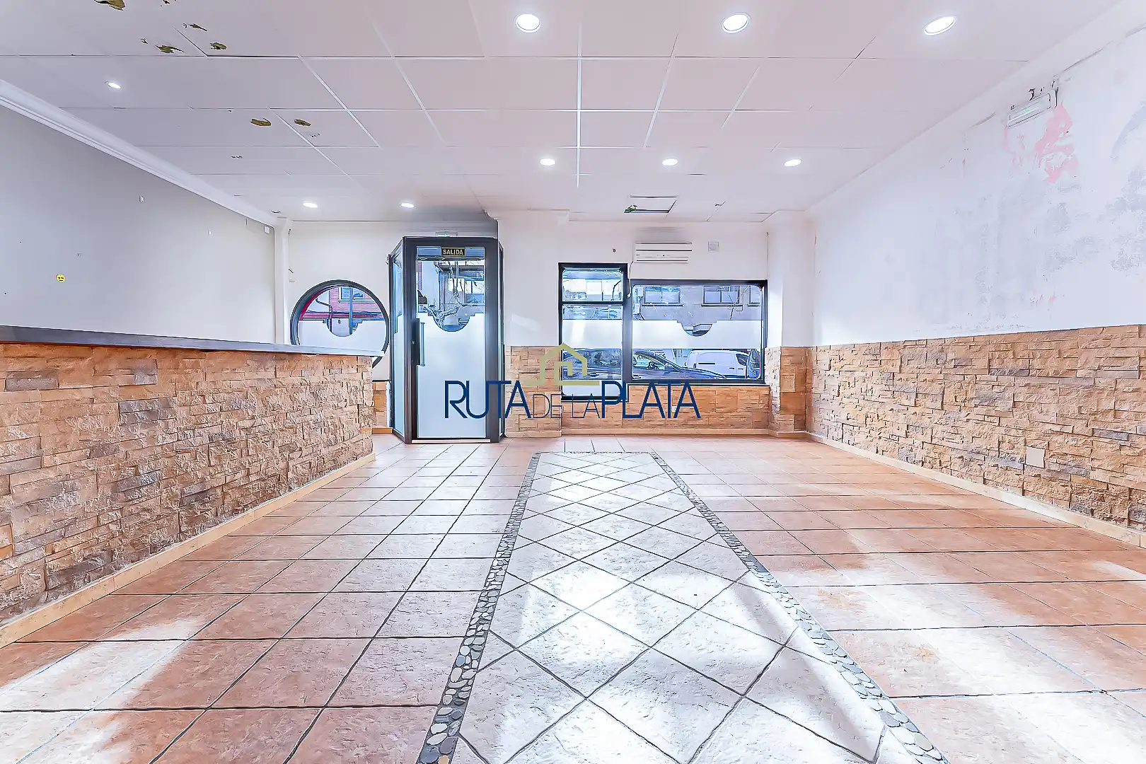 Local comercial en alquiler en Avenida de las Tres Cruces 12, imagen 2