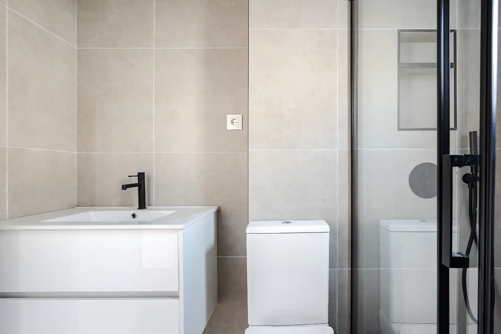 Badezimmer von Wohnung zum Verkauf in Madrid mit Klimaanlage und Heizung