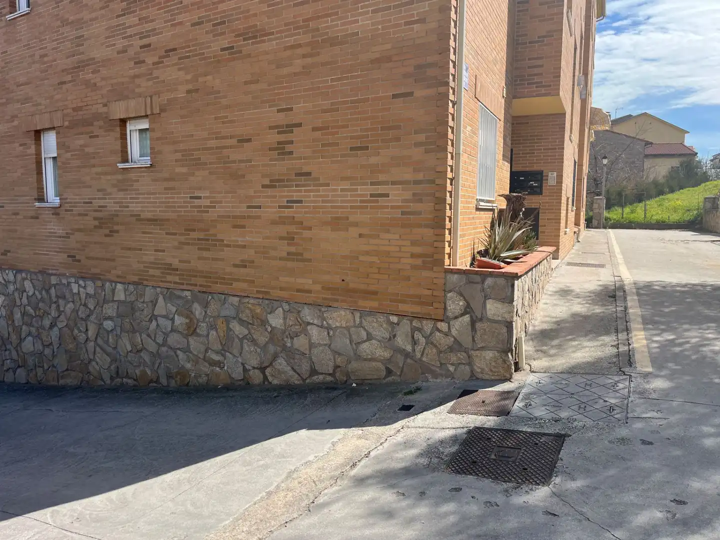 Vista exterior de Garaje en venta en La Adrada 