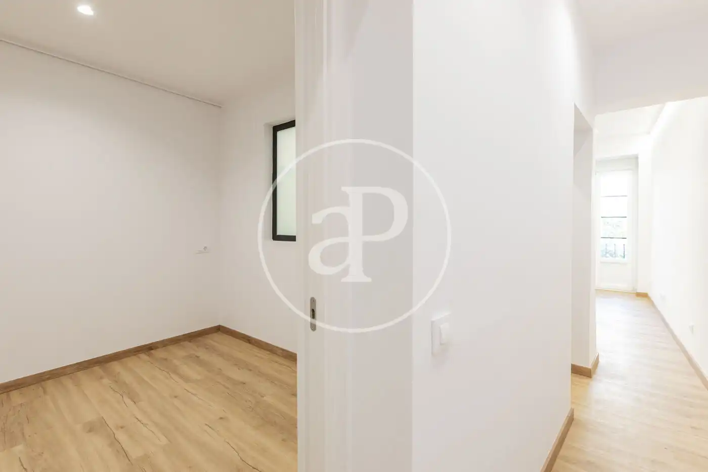 Piso en venta en Madrid con Calefacción y Balcón
