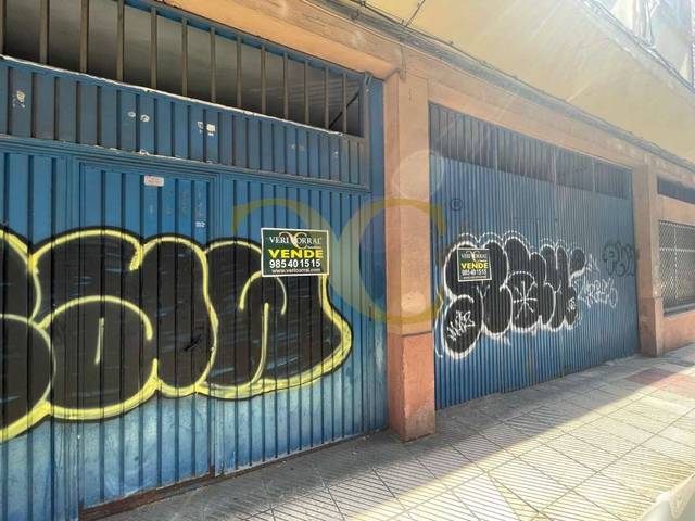 Local comercial en Venta en Calle Favila en Parque del Oeste