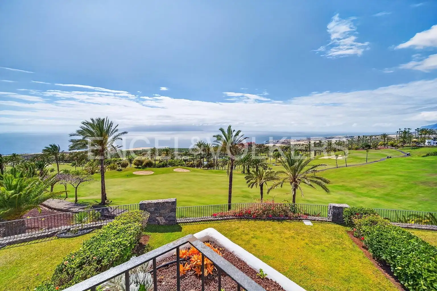 Vista exterior de Piso en venta en Guía de Isora con Aire acondicionado, Terraza y Piscina