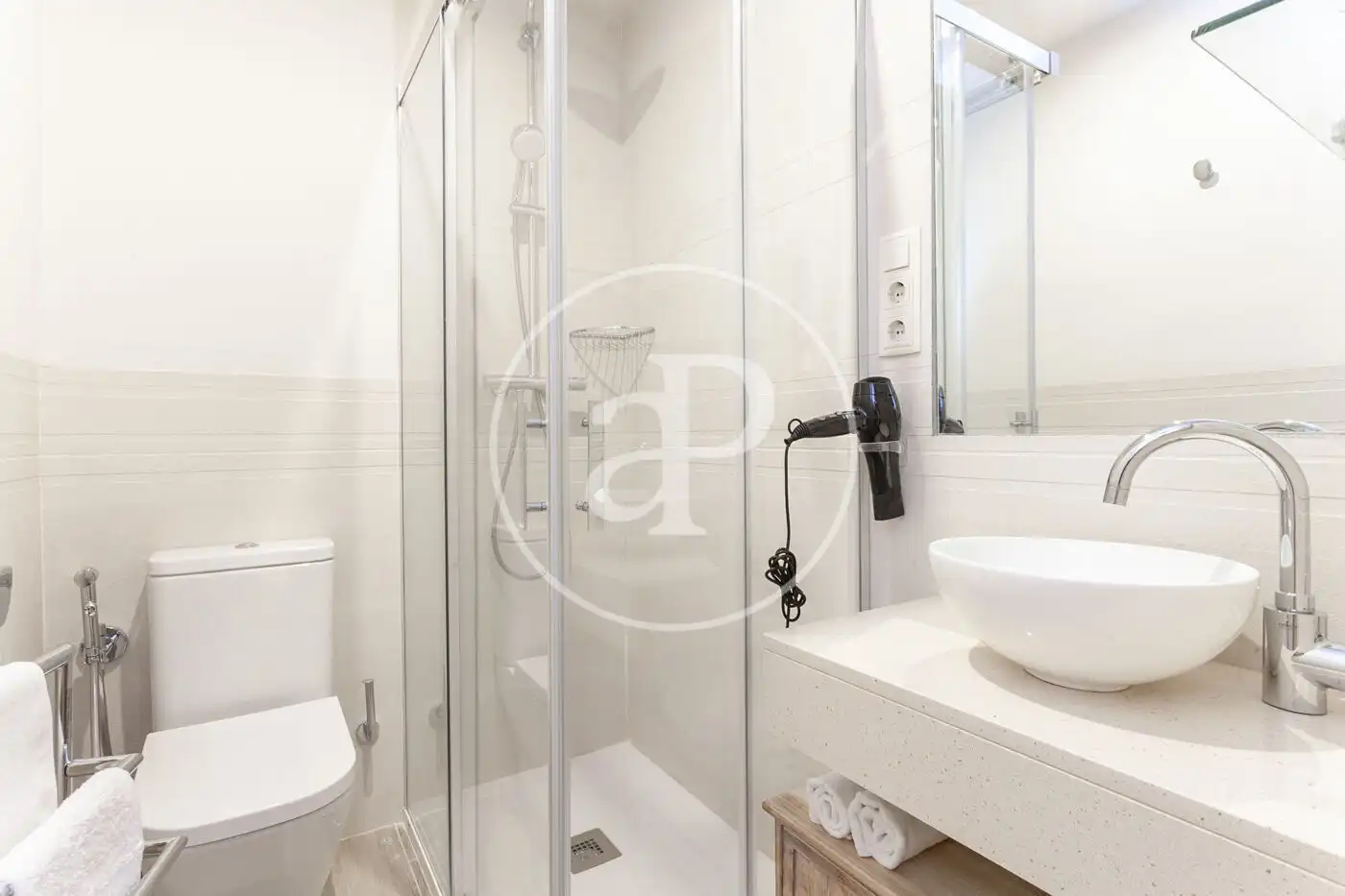 Bathroom of Flat for rent in Barcelona  with Air Conditioner, Heating and Furnished