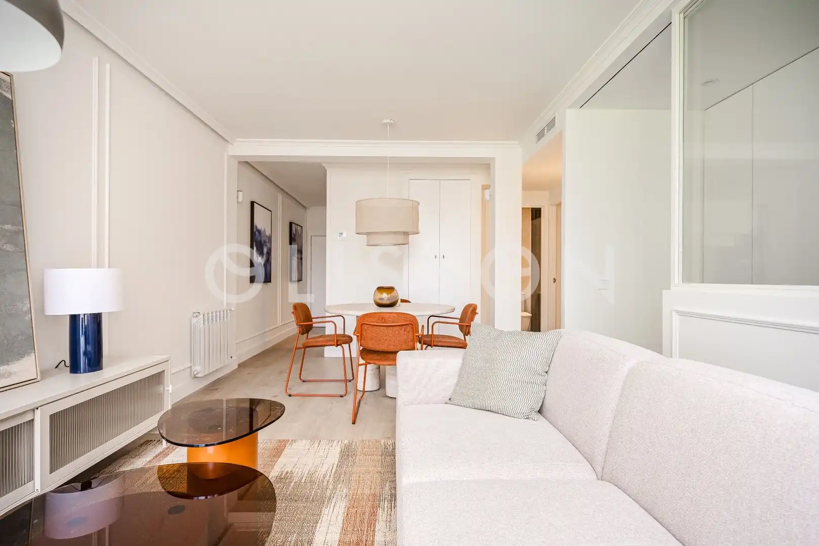 Sala d'estar de Apartament en venda en  Madrid Capital amb Aire condicionat, Calefacció i Moblat