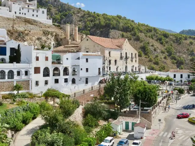 Vista exterior de Ático de alquiler en Frigiliana con Aire acondicionado, Calefacción y Terraza