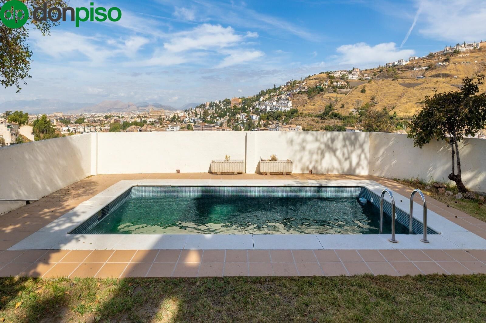 Schwimmbecken von Haus oder Chalet zum Verkauf in  Granada Capital mit Klimaanlage, Privatgarten und Terrasse