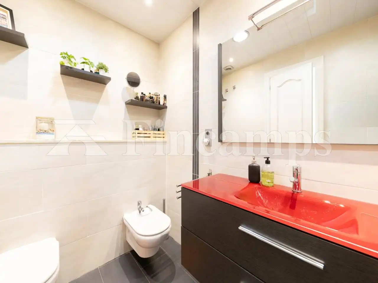 Bathroom of Flat for sale in Sabadell  with Air Conditioner, Heating and Parquet flooring