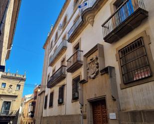 Vista exterior de Pis en venda en Plasencia amb Calefacció, Jardí privat i Parquet