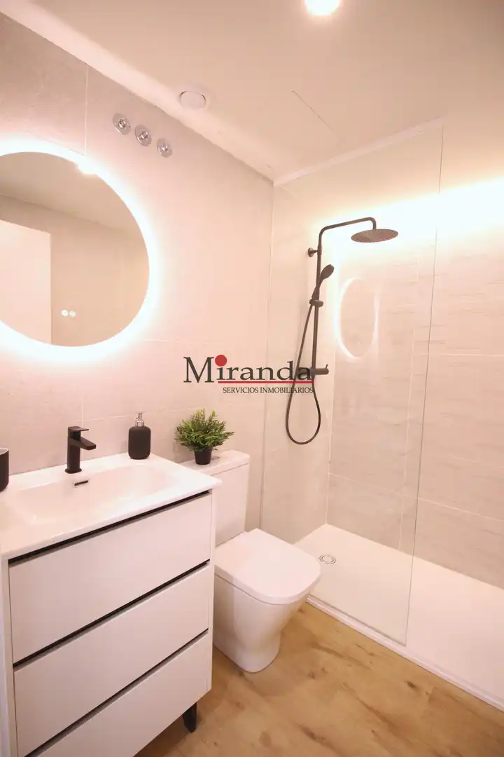 Baño de Estudio de alquiler en Villaviciosa de Odón con Aire acondicionado, Calefacción y Terraza