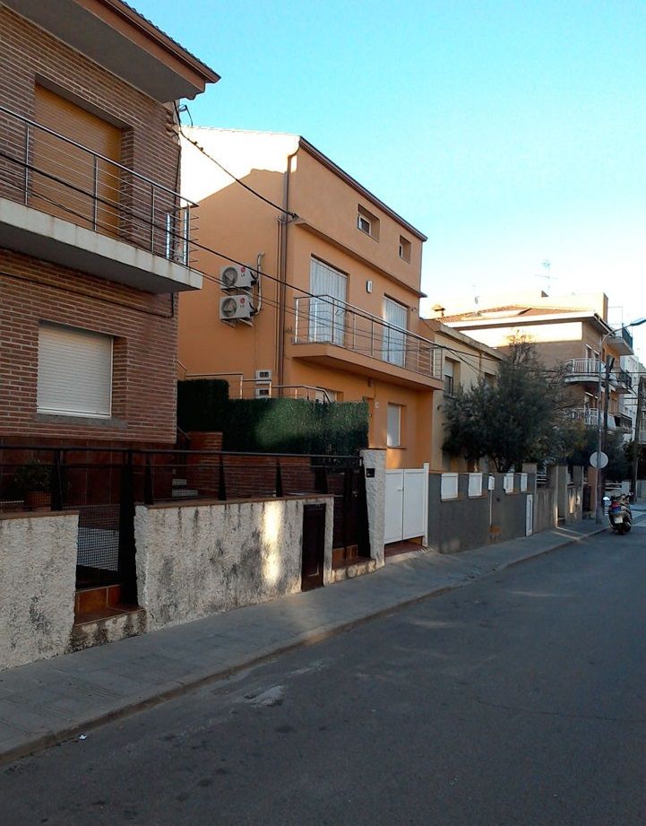 Single-family semi-detached for sale in C/ Valencia, La Roca del Vallès