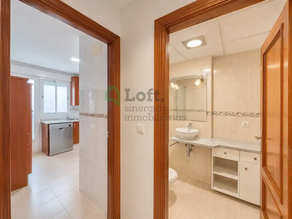 Badezimmer von Wohnungen zum Verkauf in Badajoz