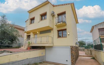 Exterior view of House or chalet for sale in Castellgalí  with Swimming Pool and Balcony