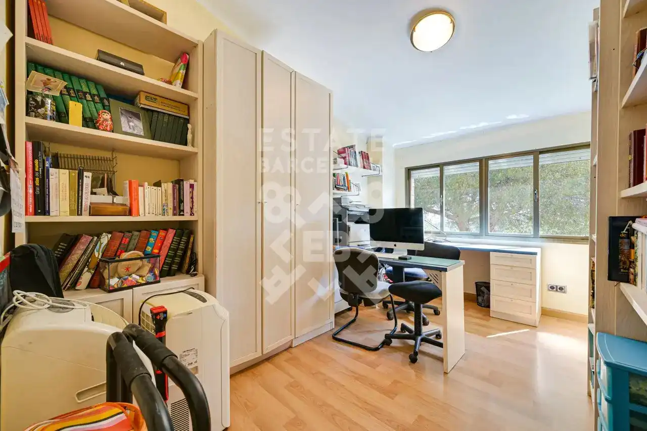 Schlafzimmer von Einfamilien-Reihenhaus zum Verkauf in Mataró mit Klimaanlage, Heizung und Terrasse
