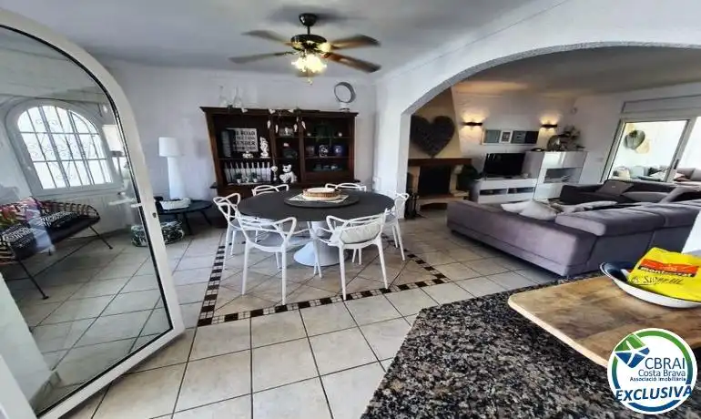 Comedor de Casa o chalet en venta en Empuriabrava con Calefacción y Jardín privado