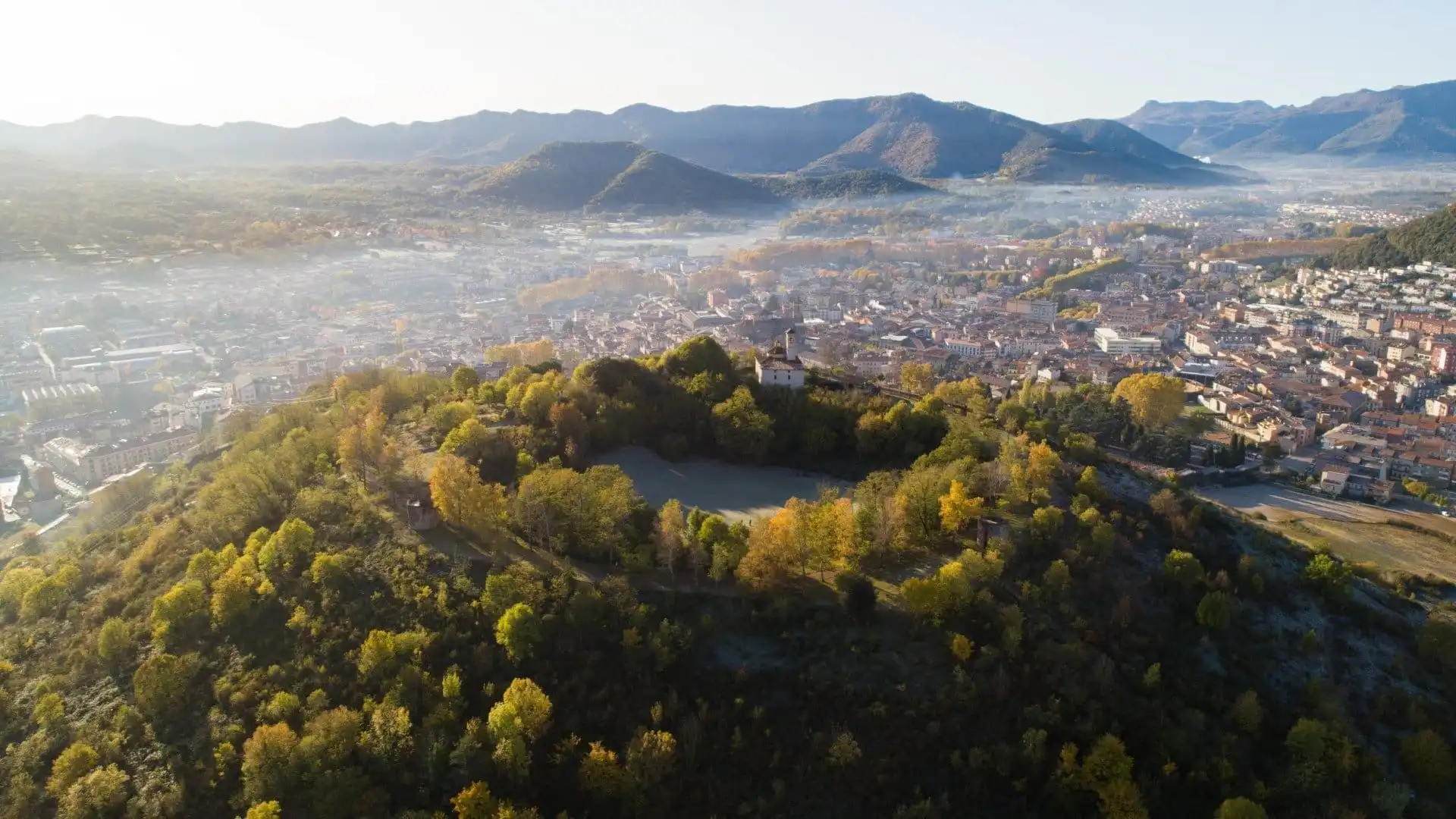 Vista exterior de Casa adosada en venta en Olot con Calefacción, Trastero y Amueblado