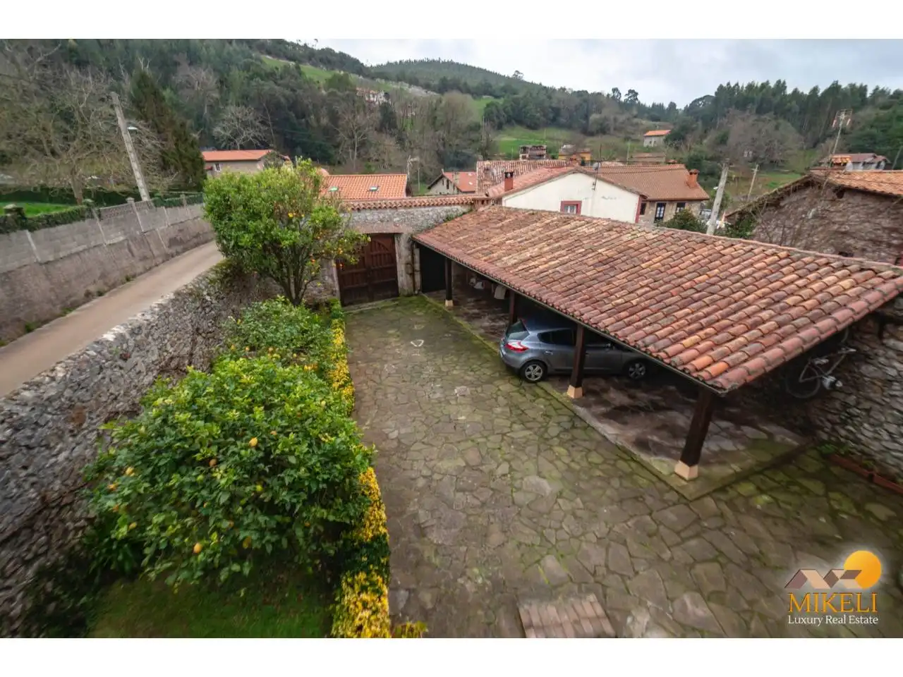Vista exterior de Casa o xalet en venda en Alfoz de Lloredo amb Calefacció, Jardí privat i Terrassa