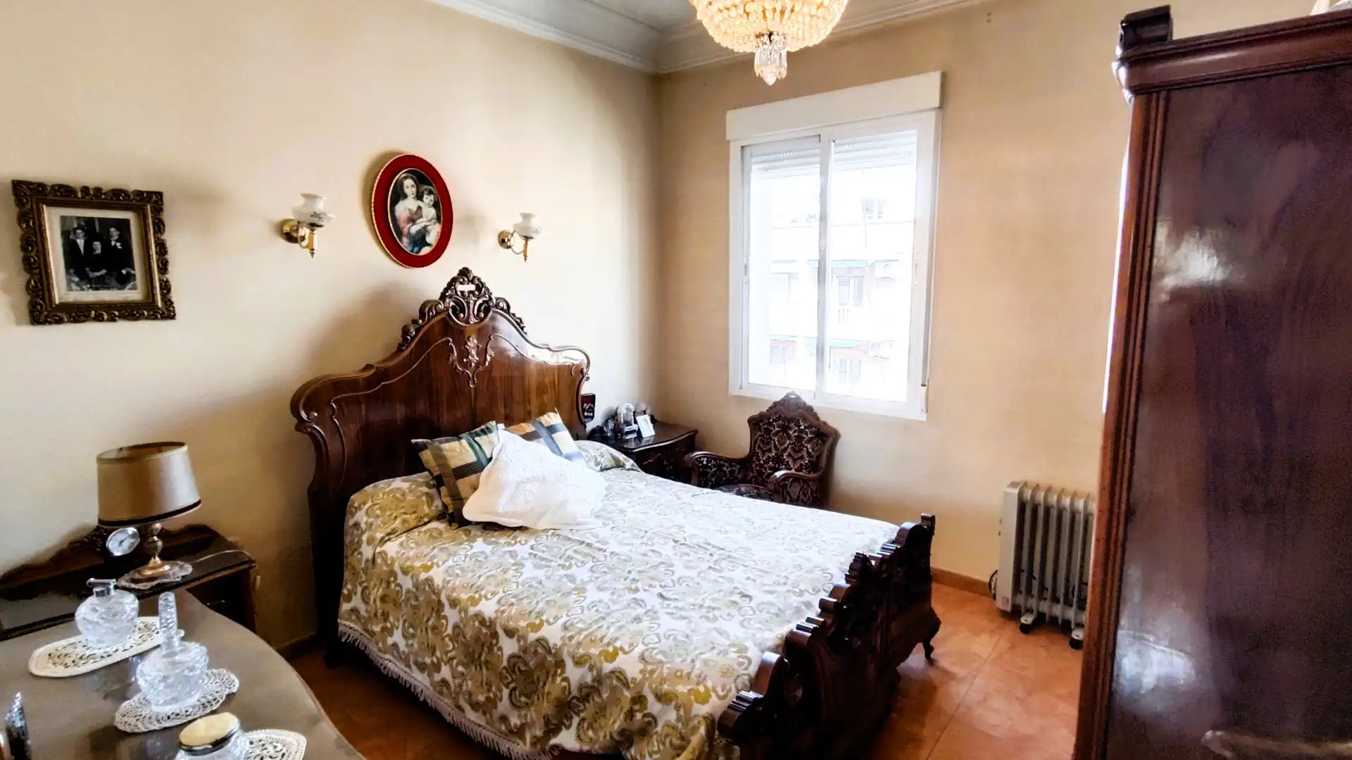 Bedroom of Flat for sale in Madrid  with Heating, Furnished and Balcony