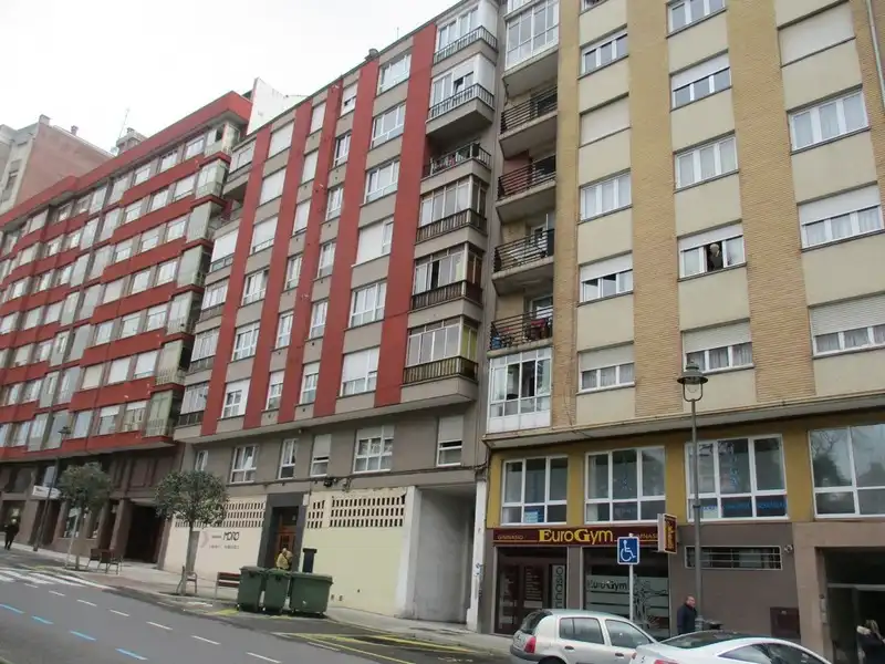 Locale commerciale in vendita a JOSE MANUEL PEDREGAL