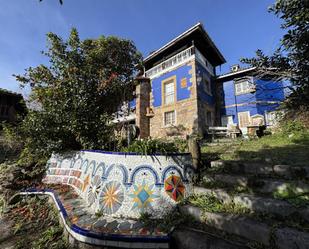 Vista exterior de Casa o xalet en venda en Castrillón amb Calefacció, Jardí privat i Terrassa