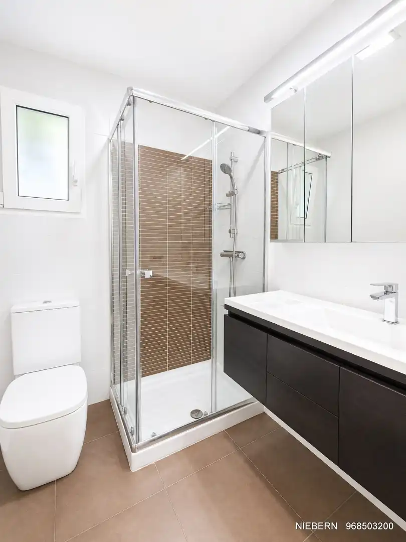 Baño de Piso de alquiler en Cartagena con Aire acondicionado, Parquet y Amueblado