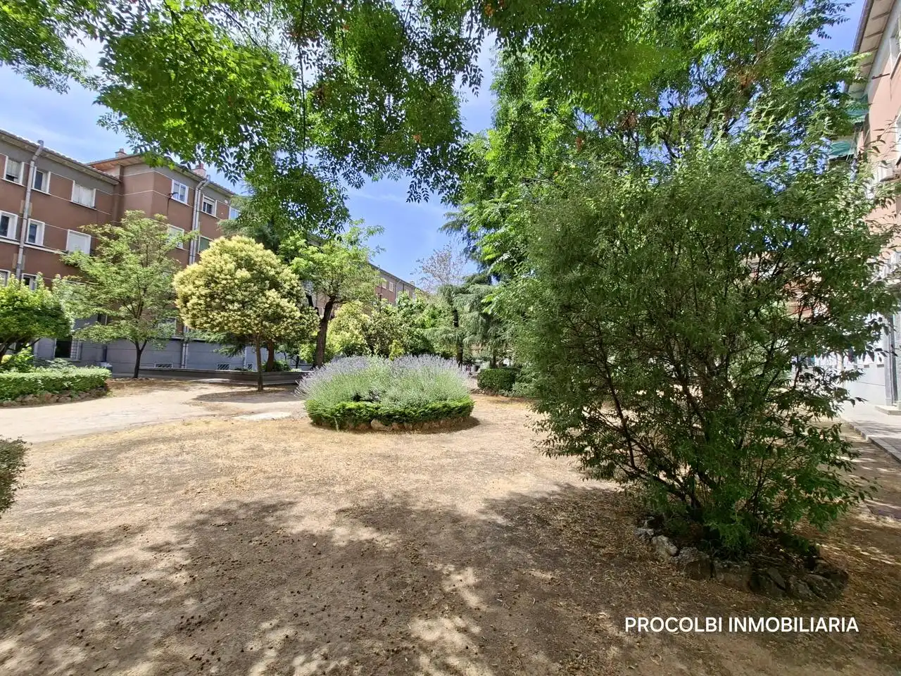 Garden of Ground floor for sale in Madrid  with Air Conditioner and Heating