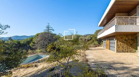 Villa con muchas posibilidades sobre una amplia parcela con vistas al mar en venta en Cabrils, imatge 3