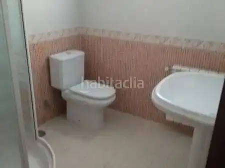 Baño de Piso en venta en Trijueque con Jardín privado, Trastero y Piscina