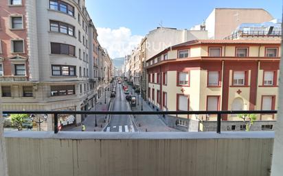 Vista exterior de Pis en venda en Bilbao  amb Calefacció i Terrassa