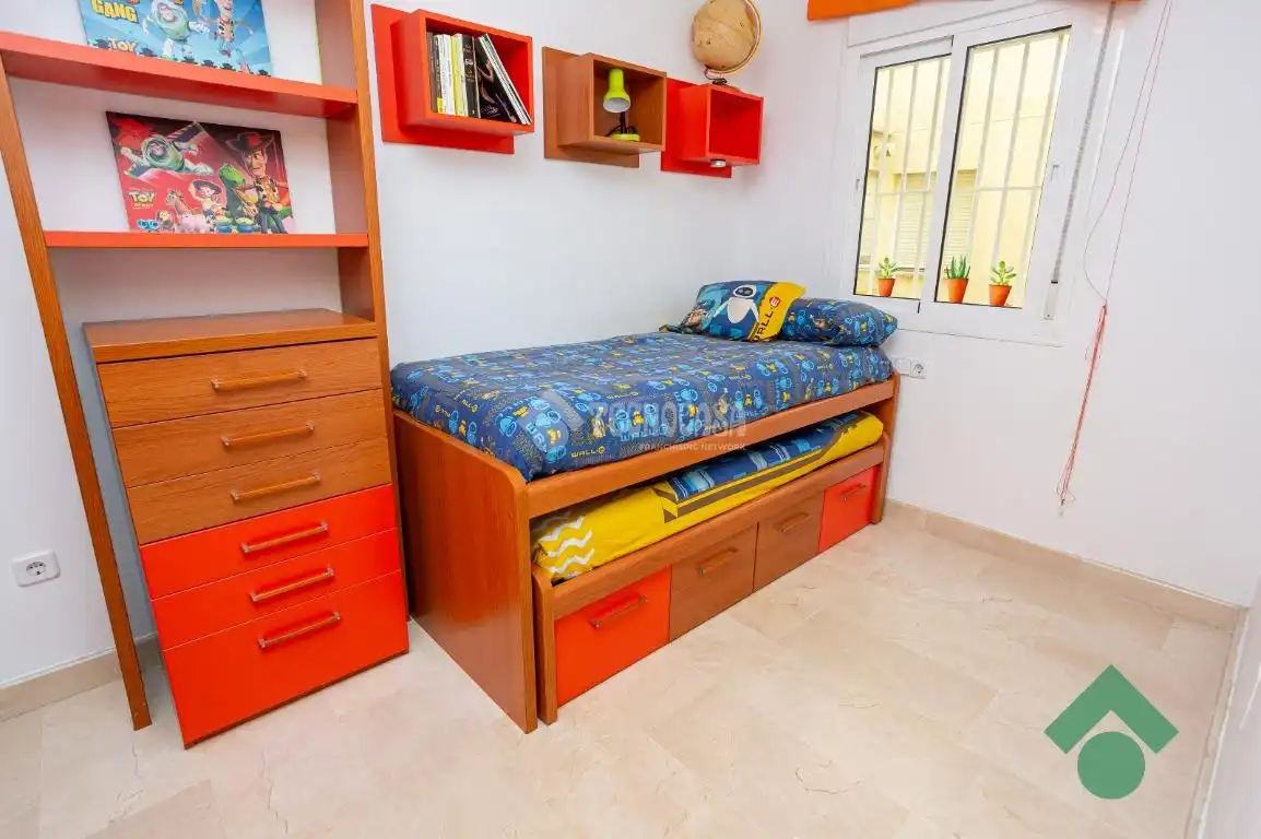 Schlafzimmer von Wohnung zum Verkauf in Algeciras mit Klimaanlage