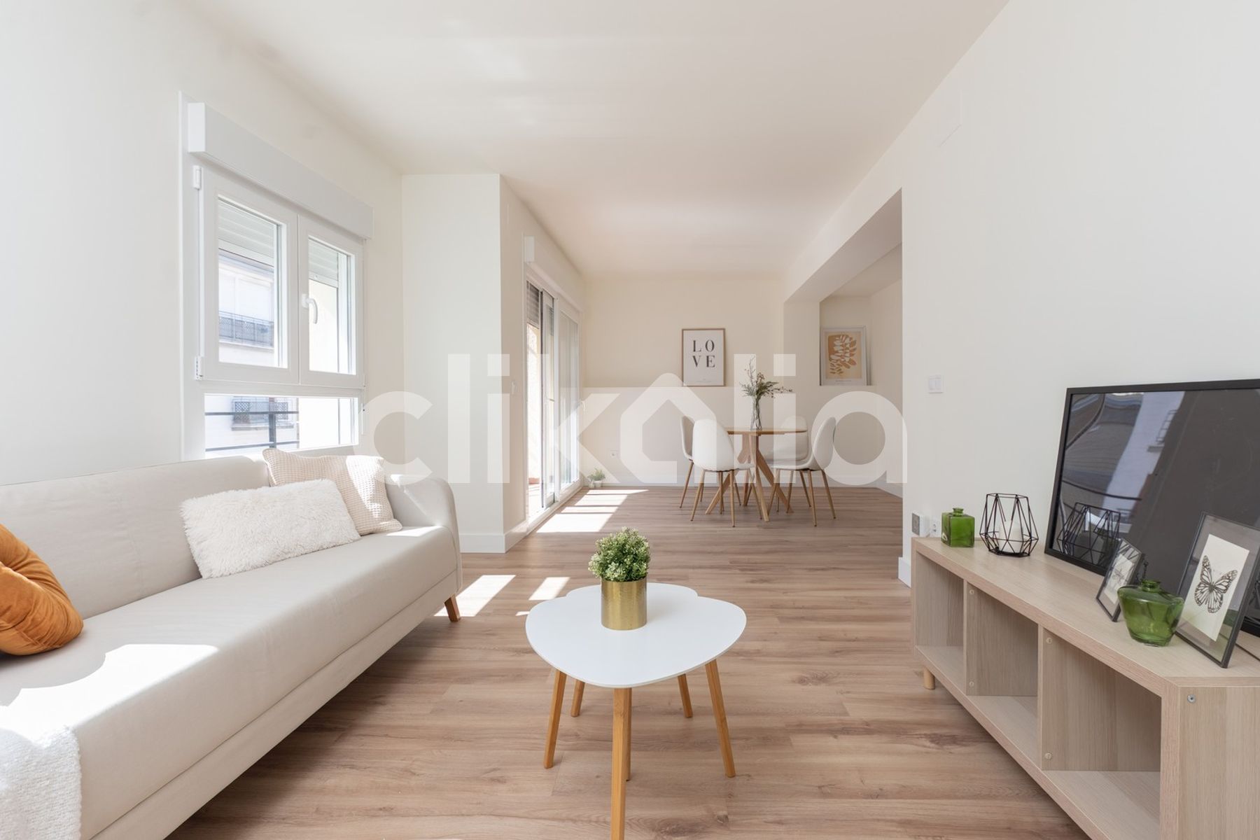 Living room of Flat for sale in  Sevilla Capital  with Air Conditioner and Terrace