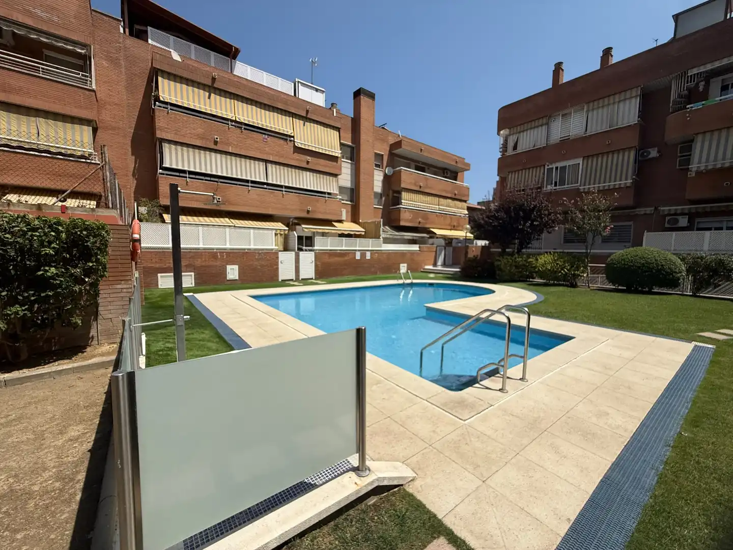 Swimming pool of Flat for sale in Cornellà de Llobregat  with Heating, Private garden and Swimming Pool