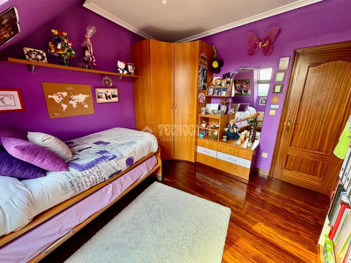 Habitación de Piso en venta en El Astillero   con Calefacción, Parquet y Terraza